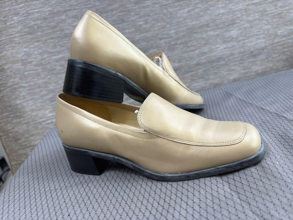 Hillard & Hanson Reyna Shoes Womens Size 7.5M Beige Slip On Square Toe Loafer